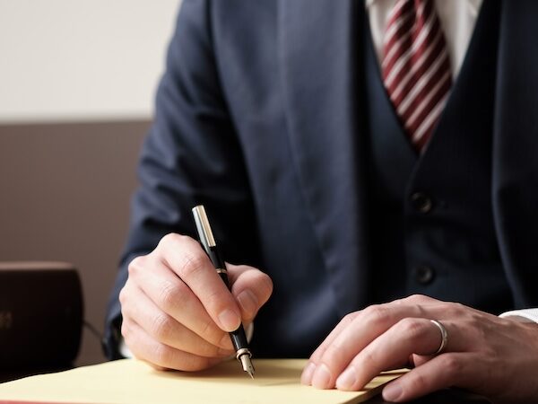 弁護士と公認会計士のダブルライセンスは需要ある？メリットや稼ぎ方も紹介