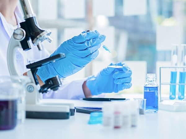 科研費とは？助成金との違いをわかりやすく解説｜研究支援制度の仕組み