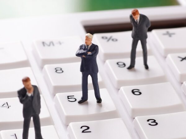 消費税の中間納付（中間申告）とは？対象者・申告回数・期限を解説