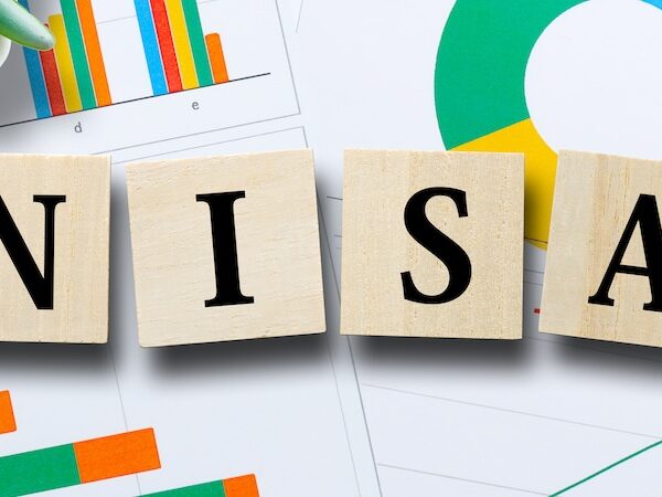 子ども向けNISAに贈与税はかかる？実施の方向性と概要、親子間贈与の注意点など解説